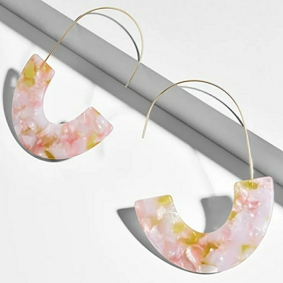 Jewelry - Gold and pink acrylic earrings
